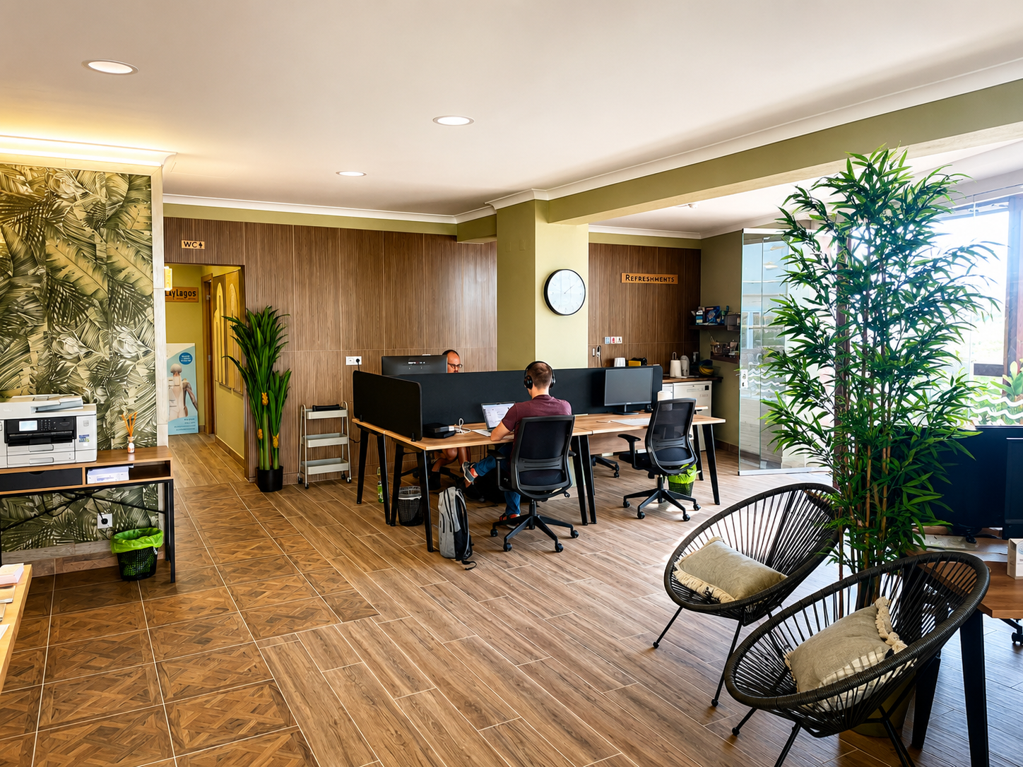 Hot desks in the open-plan coworking space at Lifestyle @ Vila Mós