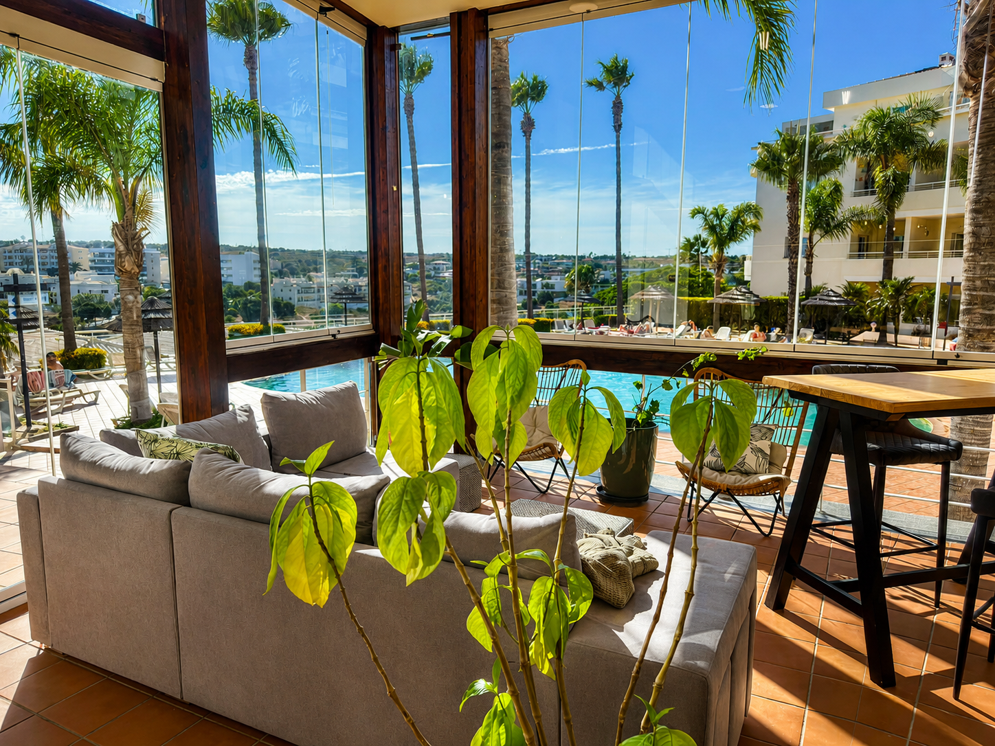 Lounge with pool view at Vila Mós
